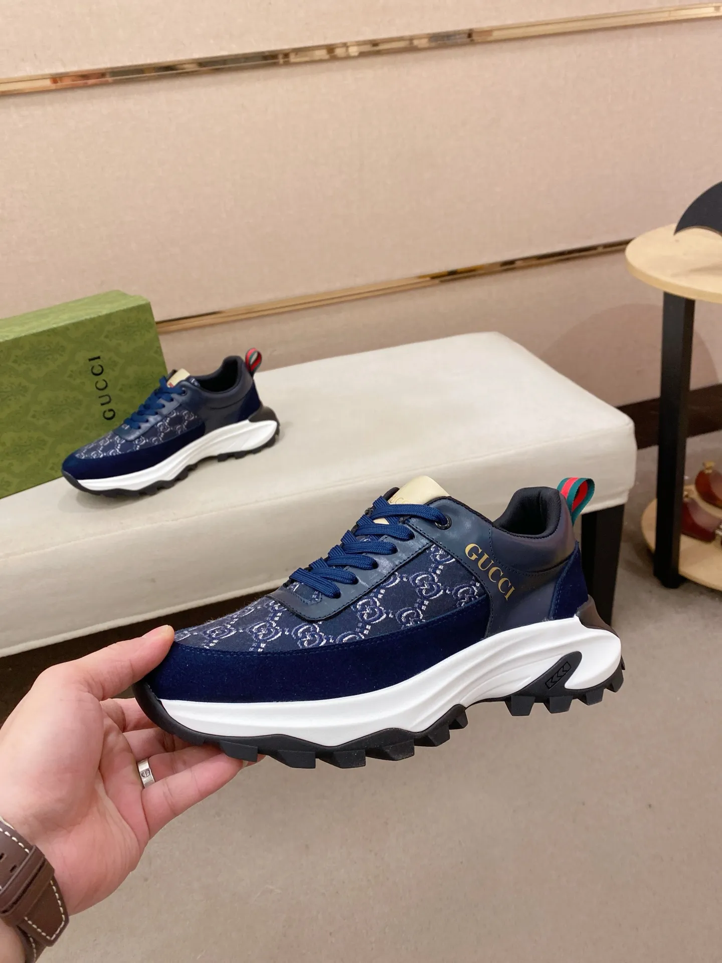 Men's clothing and shoes💰:462💰 (GUCCI) The latest model from the official website🎁🎁Casual and fashionable men's shoes👟, hot style💥The version is simple and elegant, exclusive for trendy men. The unique latest brand elements from the official website👑Original Gucci decoration, fashionable and generous, the fabric is original cowhide ✅Mesh breathable lining, the official website specifies wear-resistant casual outsole, the classic model is taken in kind at the counter🎬38-44 (can be customized for 45 non-refundable)